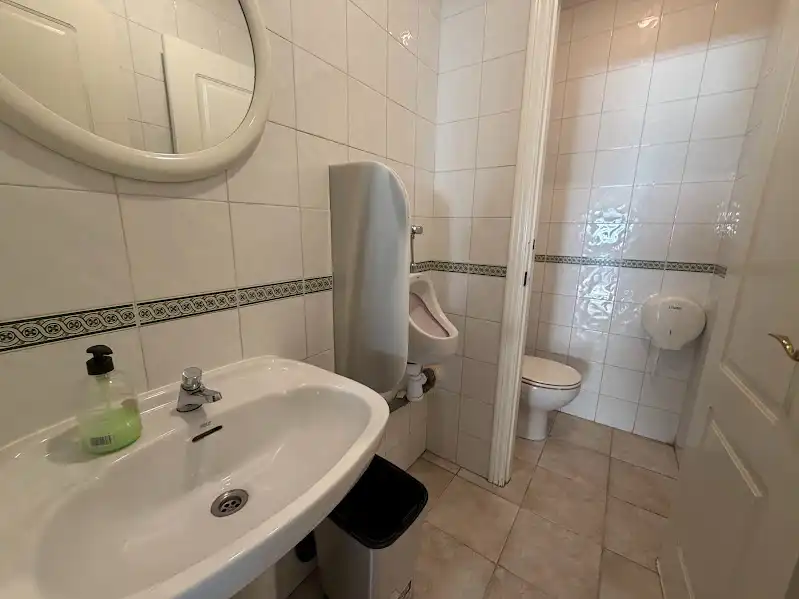 Baño de Local en traspaso en Rojales con Terraza, Amueblado y Alarma