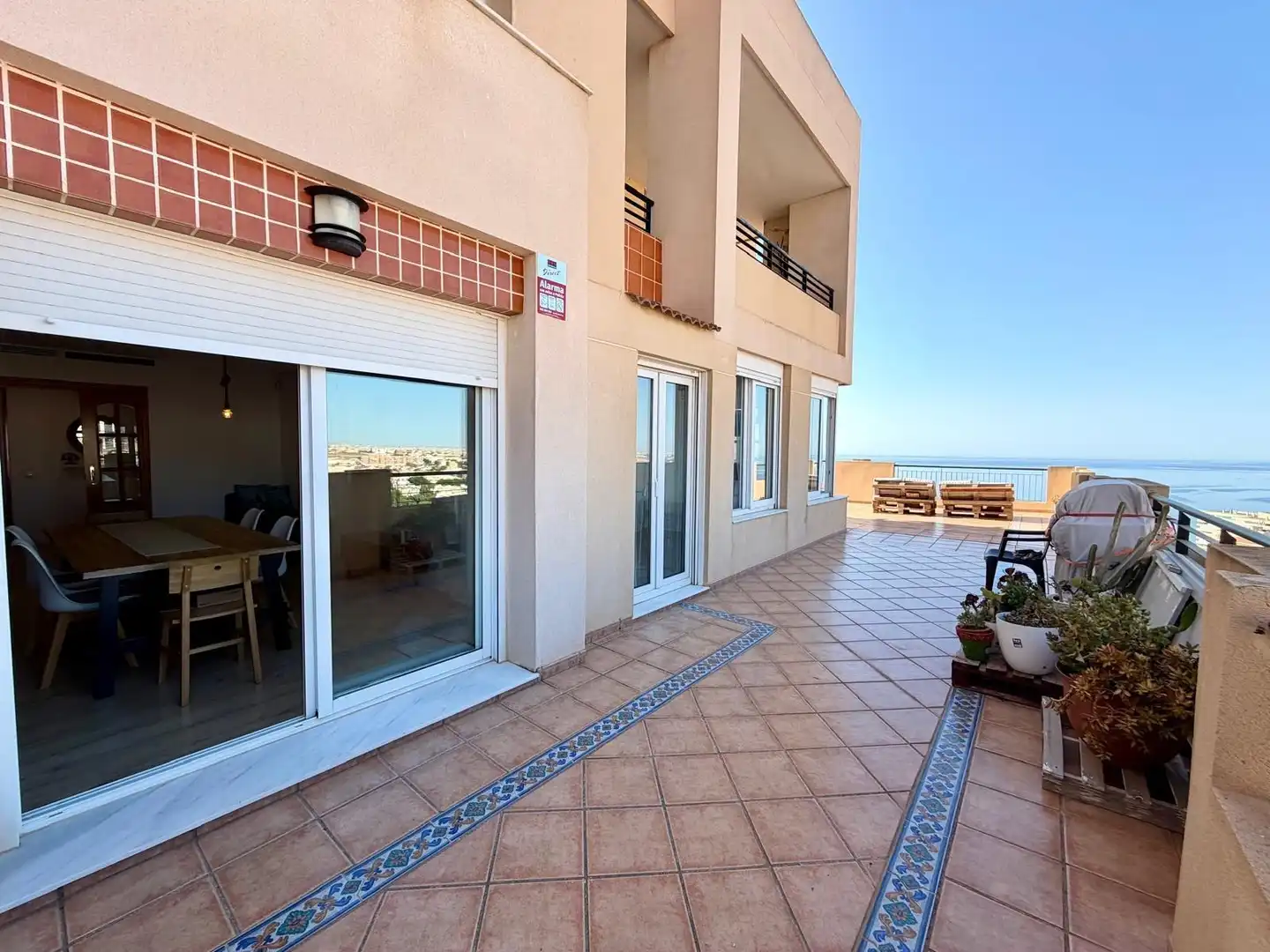 Terraza de Piso en venta en Roquetas de Mar con Aire acondicionado, Terraza y Amueblado