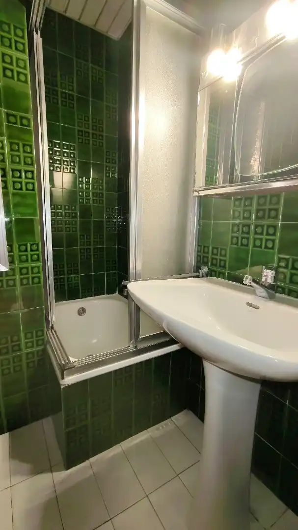 Baño de Piso en venta en Barcelona con Calefacción, Parquet y Horno