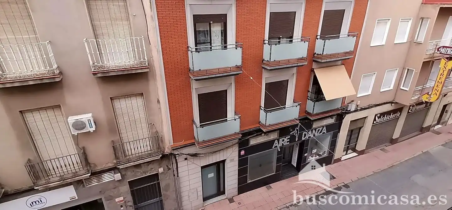 Vista exterior de Pis en venda en Linares amb Aire condicionat, Calefacció i Balcó