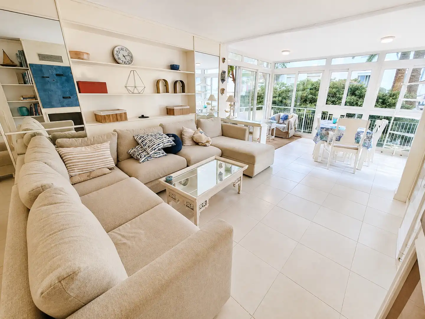 Sala d'estar de Apartament en venda en Benicasim / Benicàssim amb Jardí privat, Terrassa i Moblat