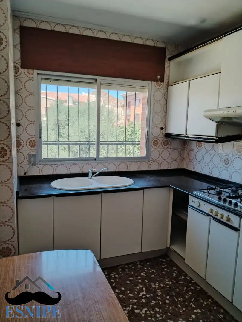 Küche von Wohnung zum Verkauf in Archena mit Klimaanlage und Balkon
