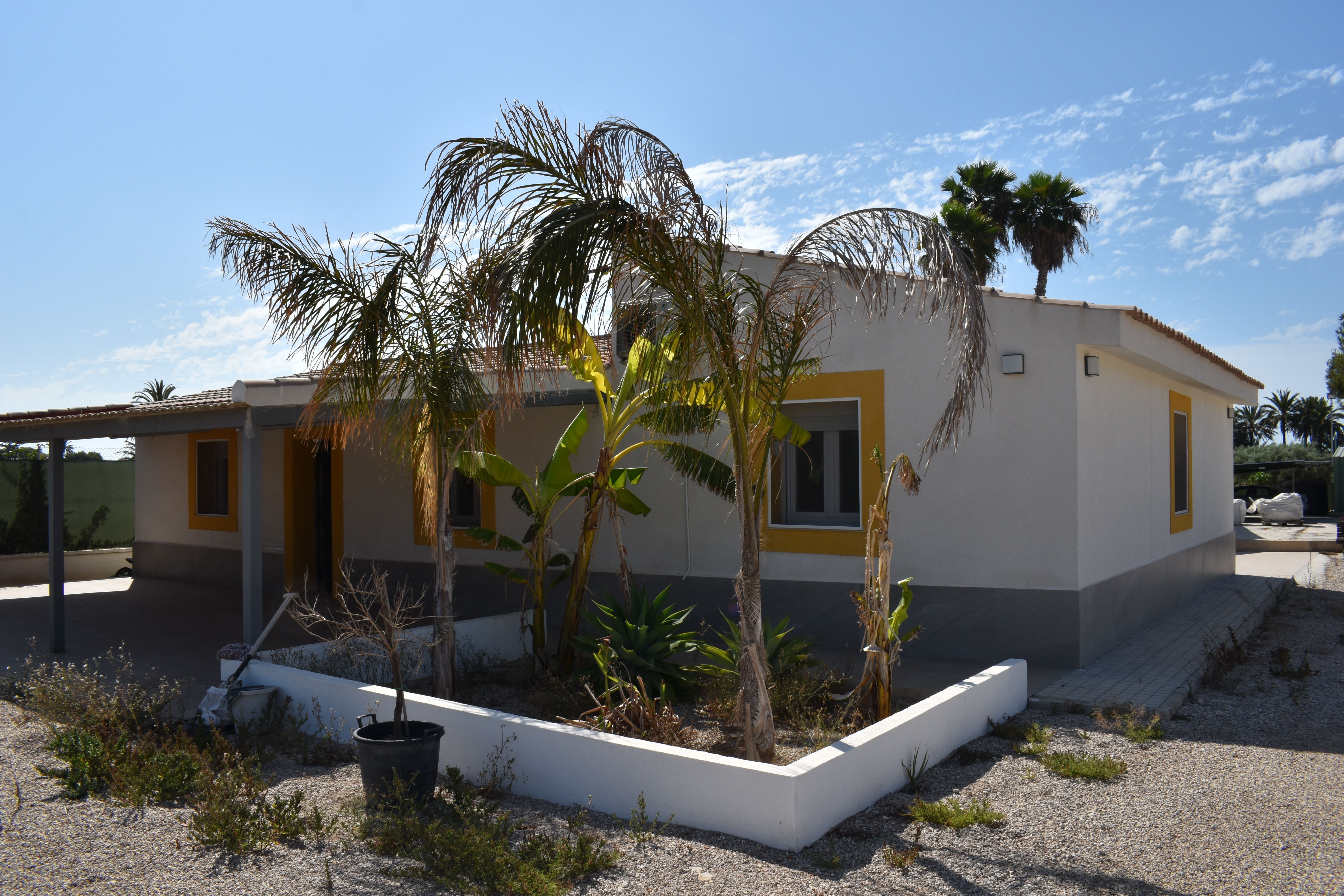 Vista exterior de Casa o xalet en venda en Elche / Elx amb Aire condicionat, Jardí privat i Moblat
