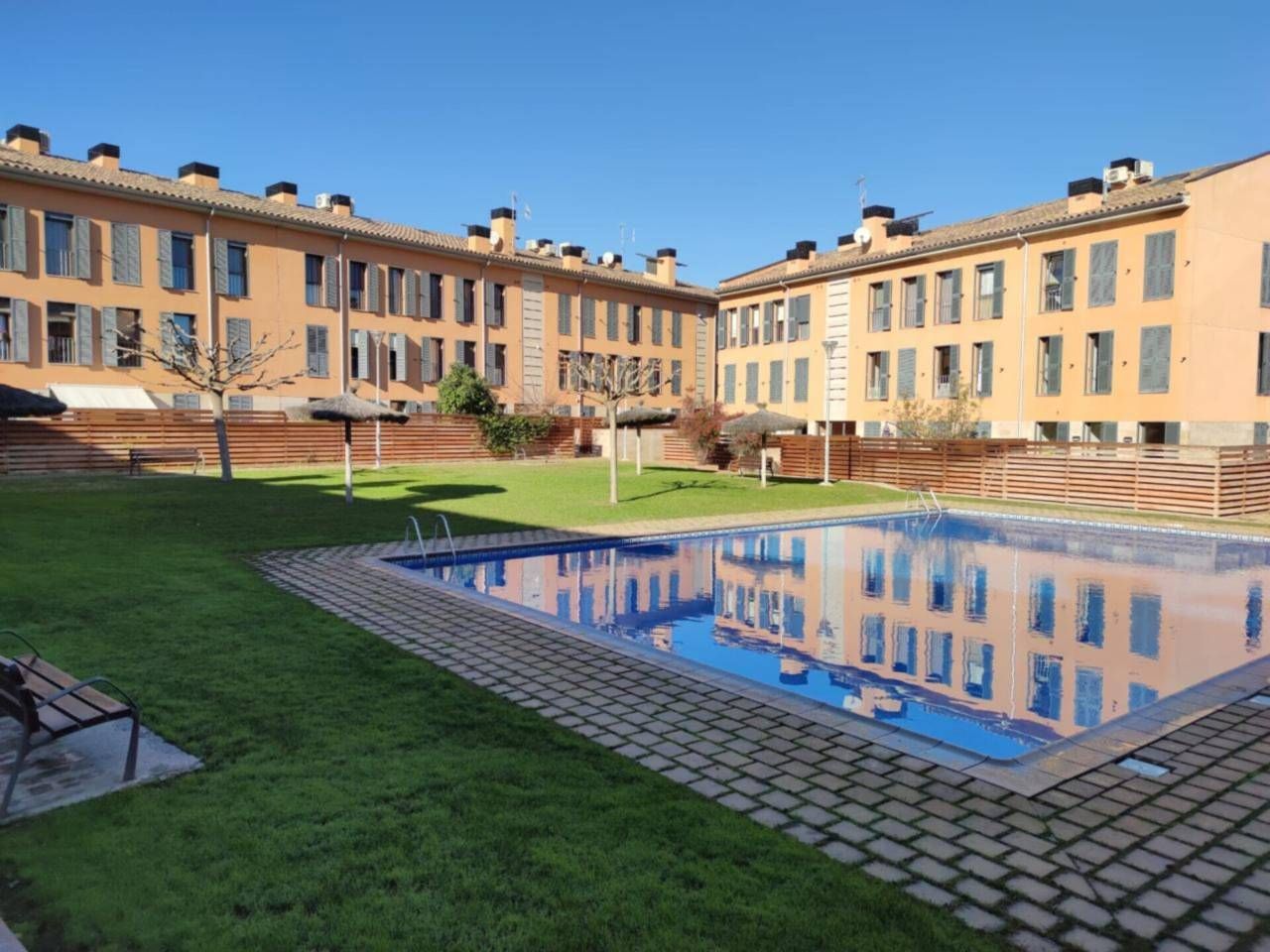 Swimming pool of Flat to rent in Fornells de la Selva  with Air Conditioner, Heating and Parquet flooring