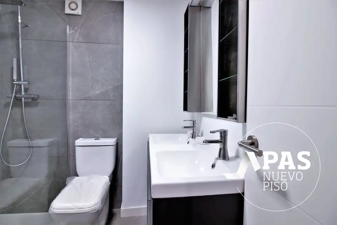Baño de Piso en venta en Santander con Aire acondicionado, Calefacción y Jardín privado