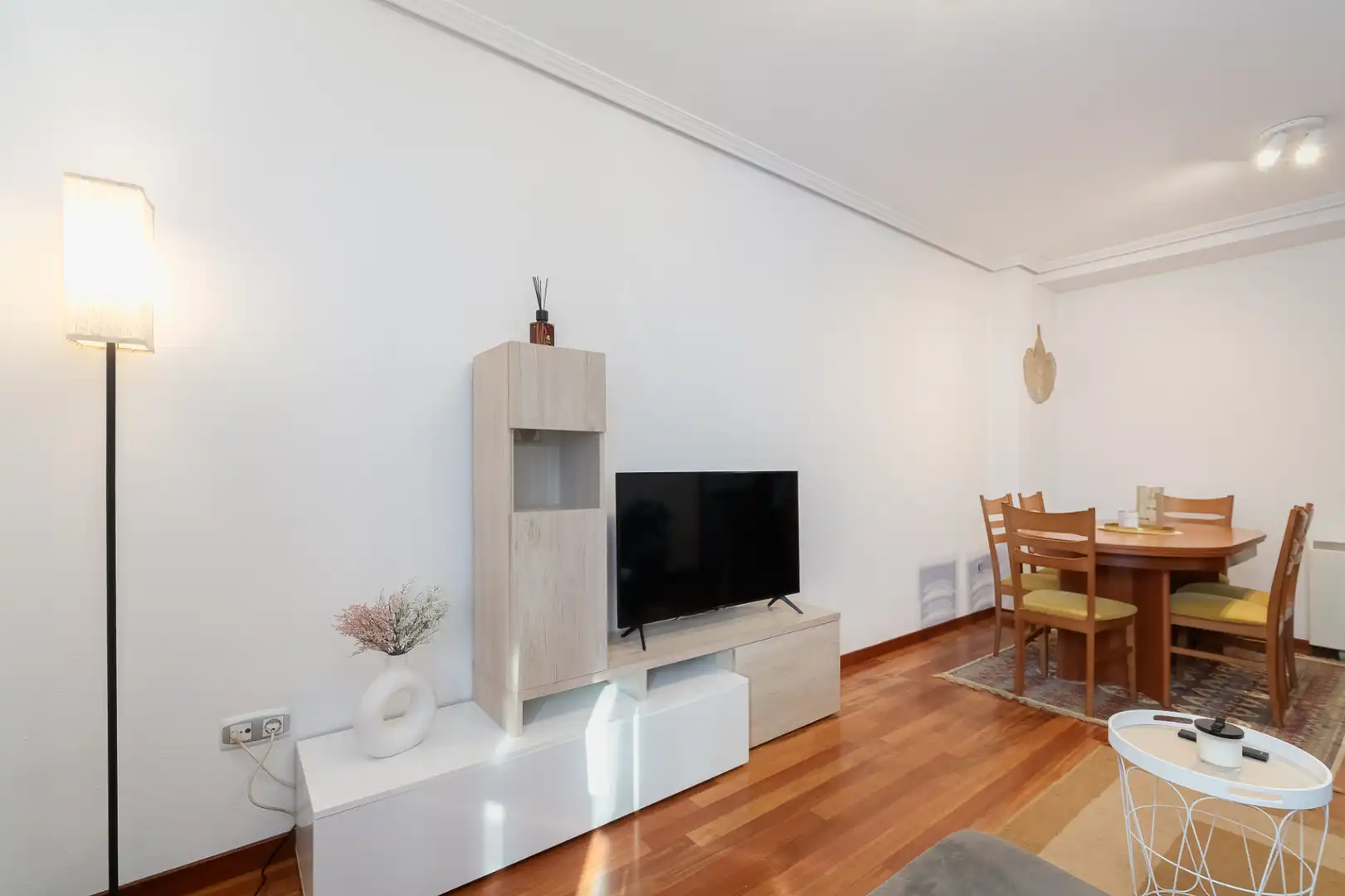 Sala de estar de Apartamento de alquiler en Cangas  con Calefacción, Parquet y Amueblado