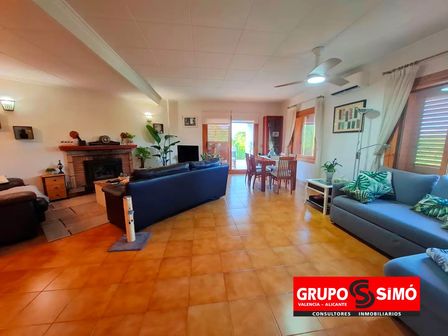 Sala d'estar de Casa o xalet en venda en Picassent amb Aire condicionat, Jardí privat i Terrassa