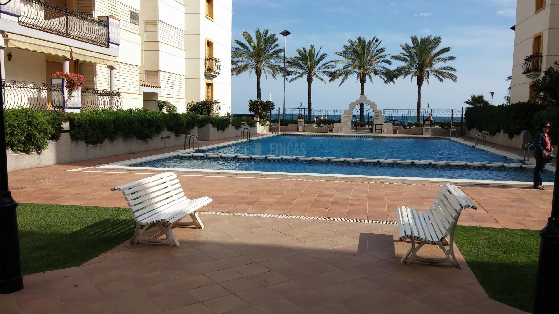 Piscina de Planta baixa en venda en Calafell amb Terrassa i Piscina comunitària