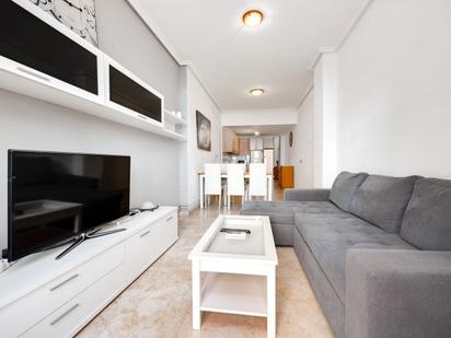 Sala d'estar de Apartament en venda en Torrevieja amb Aire condicionat, Terrassa i Moblat