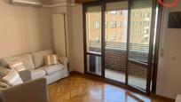 Sala d'estar de Pis de lloguer en  Pamplona / Iruña amb Aire condicionat, Terrassa i Balcó