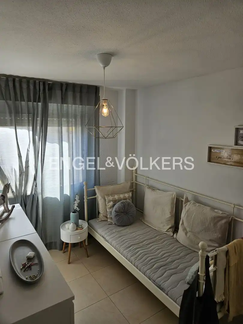 Schlafzimmer von Wohnung zur Miete in Gandia mit Klimaanlage, Heizung und Terrasse