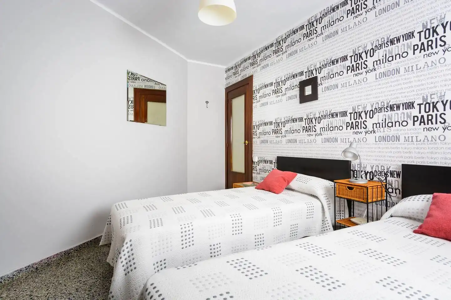Habitación de Piso de alquiler en Zaragoza con Aire acondicionado, Amueblado y Internet