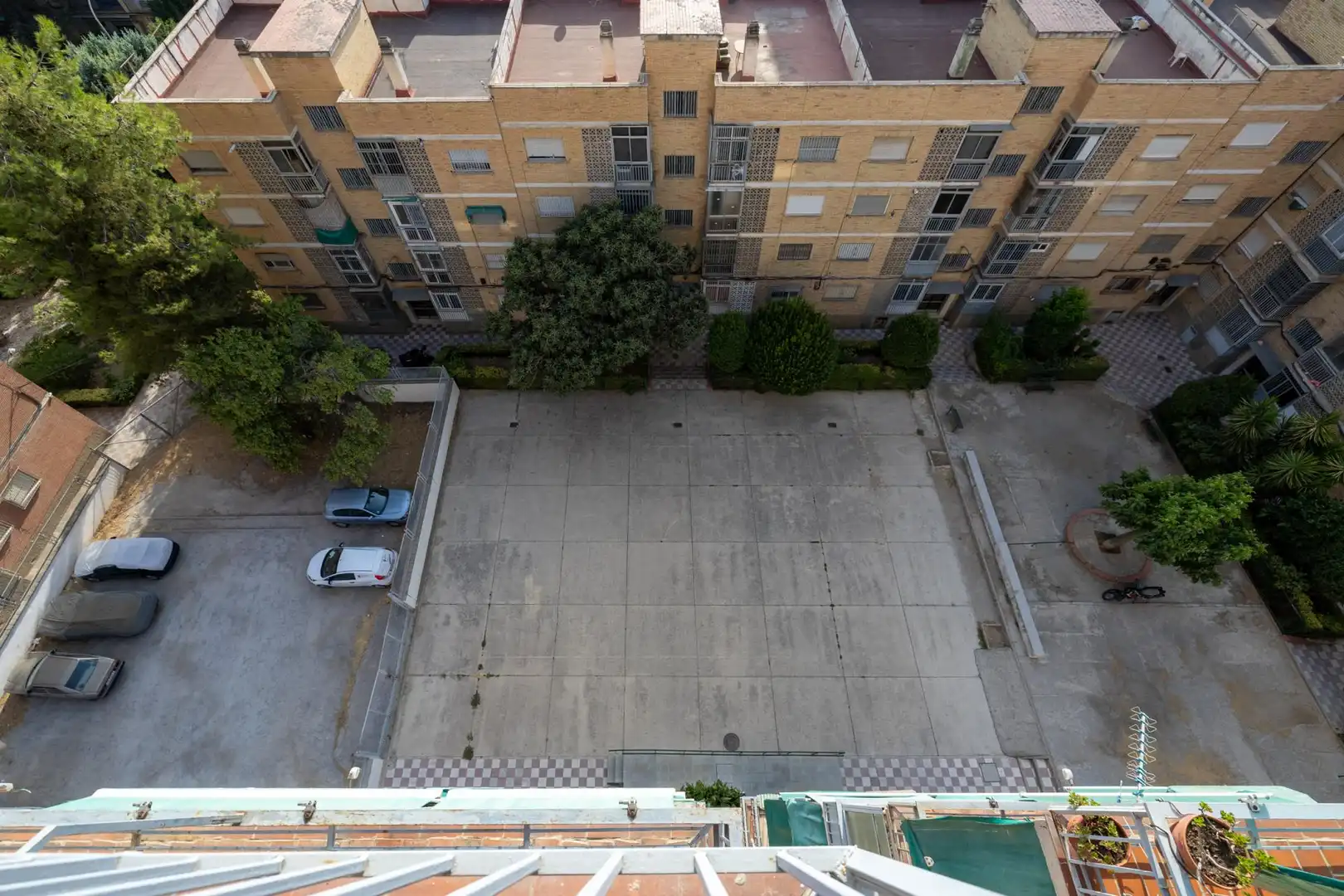 Parkplatz von Wohnungen zum Verkauf in Granada mit Privatgarten
