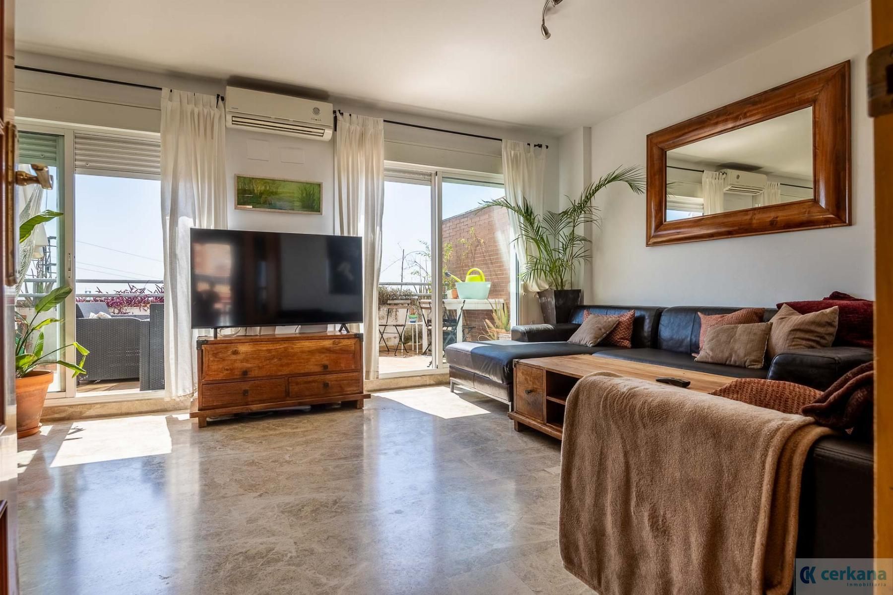 Sala de estar de Dúplex en venta en Mairena del Aljarafe con Aire acondicionado, Terraza y Trastero