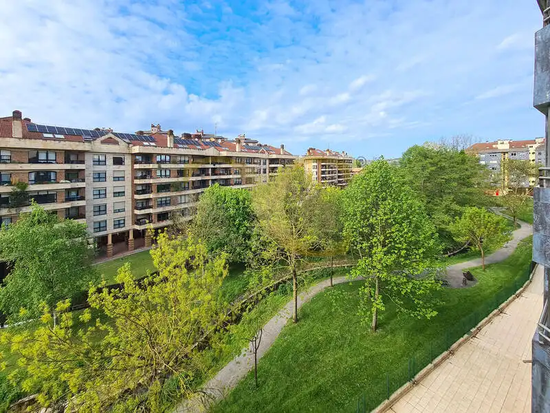 Vista exterior de Pis en venda en Gijón  amb Calefacció, Terrassa i Traster