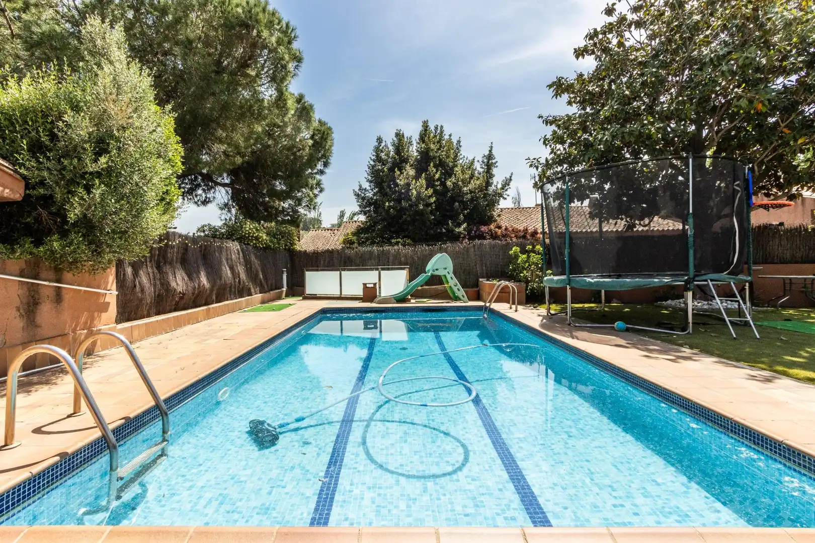 Piscina de Casa o xalet en venda en Sant Quirze del Vallès amb Aire condicionat, Calefacció i Jardí privat