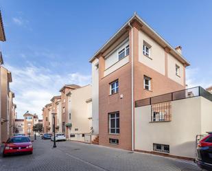 Exterior view of Single-family semi-detached for sale in  Granada Capital  with Air Conditioner, Heating and Private garden