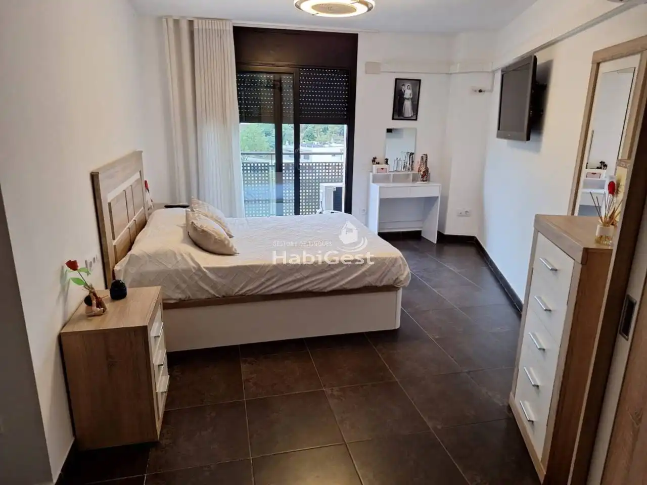 Schlafzimmer von Maisonette zum Verkauf in Sils mit Klimaanlage, Terrasse und Gemeinschaftspool