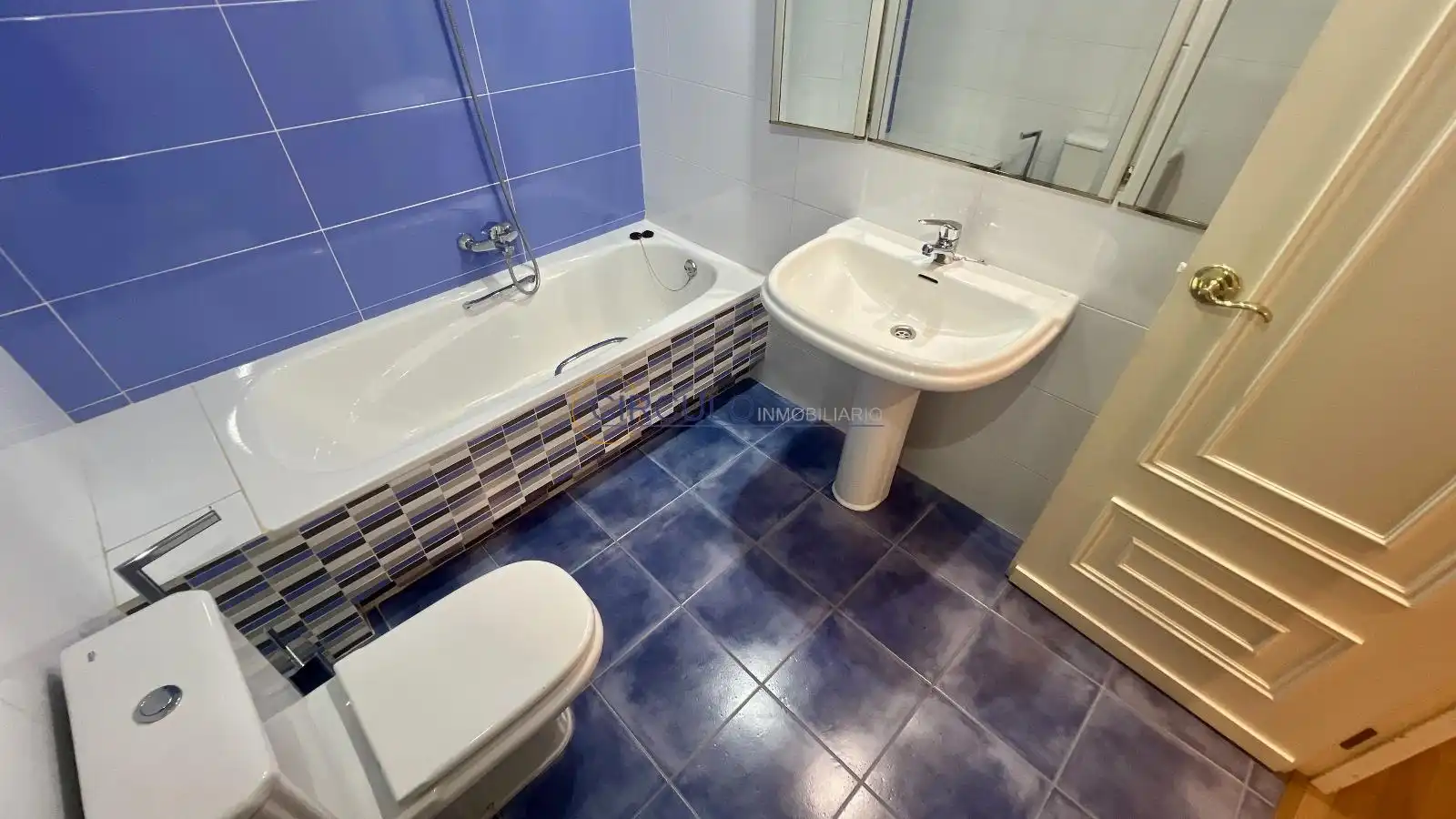 Baño de Piso en venta en Lorca con Calefacción, Trastero y Amueblado
