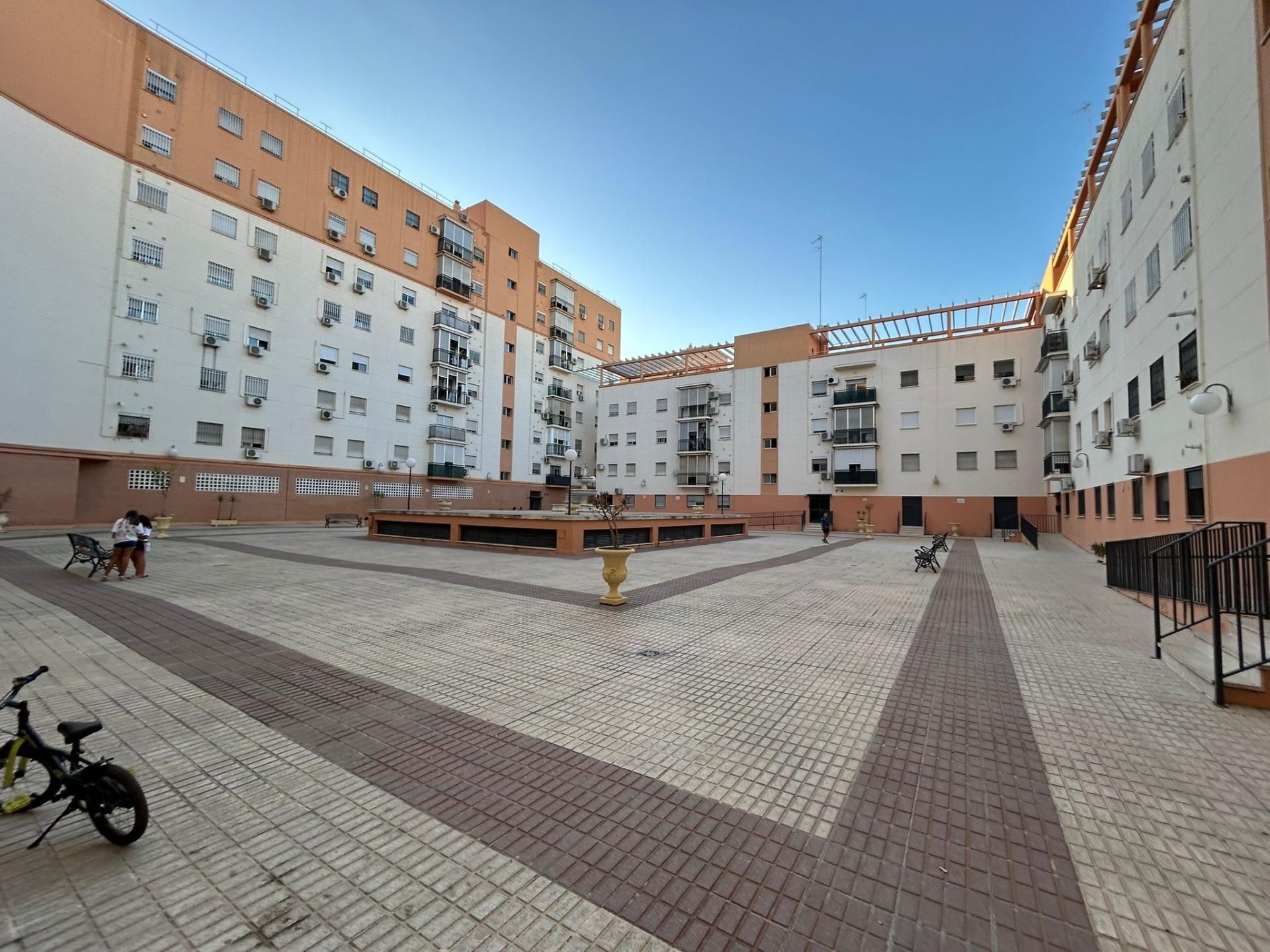 Vista exterior de Pis en venda en  Sevilla Capital amb Terrassa