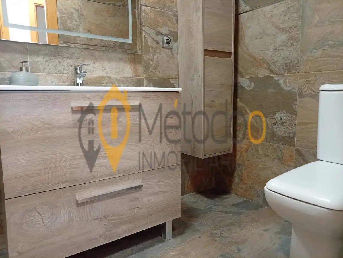 Bathroom of Flat for rent in Sevilla  with Air Conditioner, Heating and Parquet flooring