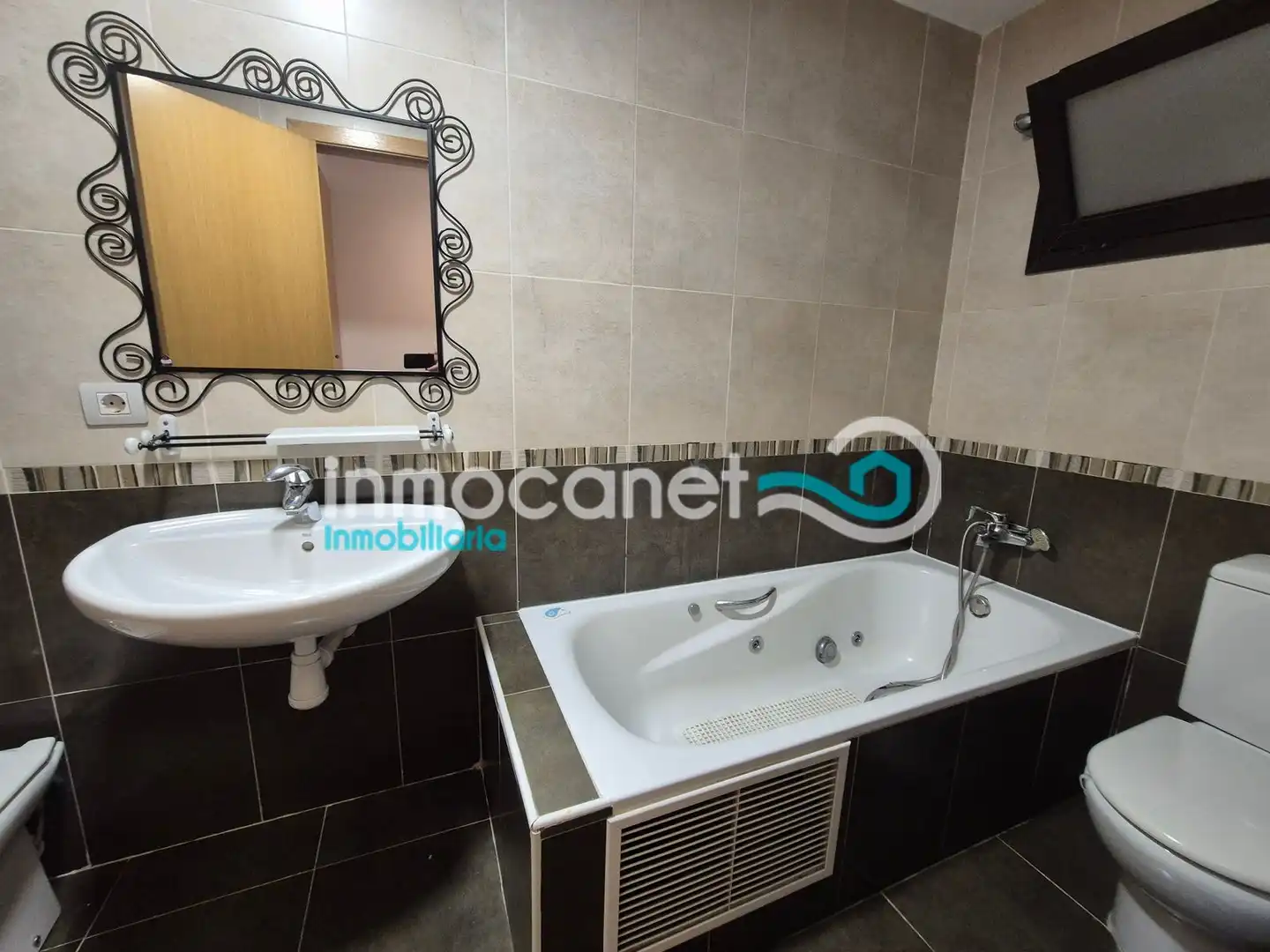 Bathroom of Apartments for sale in Oliva  with Storage room and Balcony