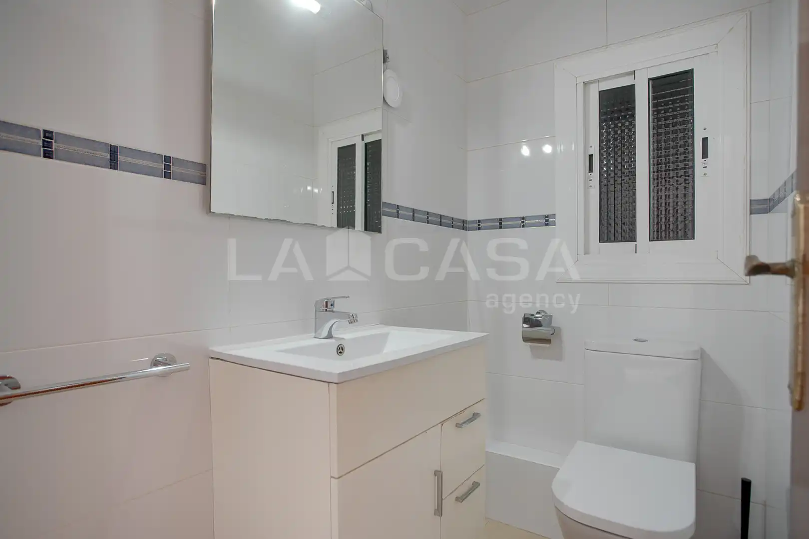 Baño de Piso en venta en L'Hospitalet de Llobregat con Calefacción y Balcón