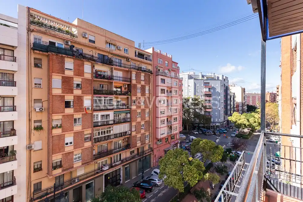 Vista exterior de Pis de lloguer en Valencia amb Calefacció, Parquet i Terrassa