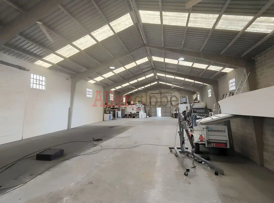 Nave industrial en venta en Illas
