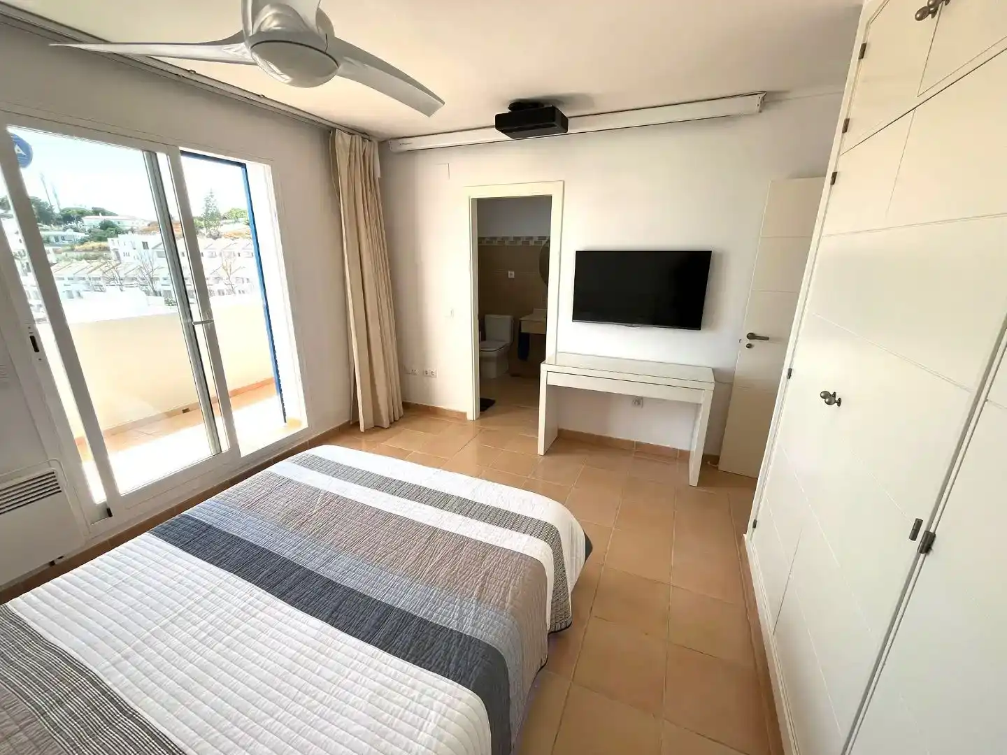 Bedroom of Flat for sale in Benalmádena  with Swimming Pool and Balcony