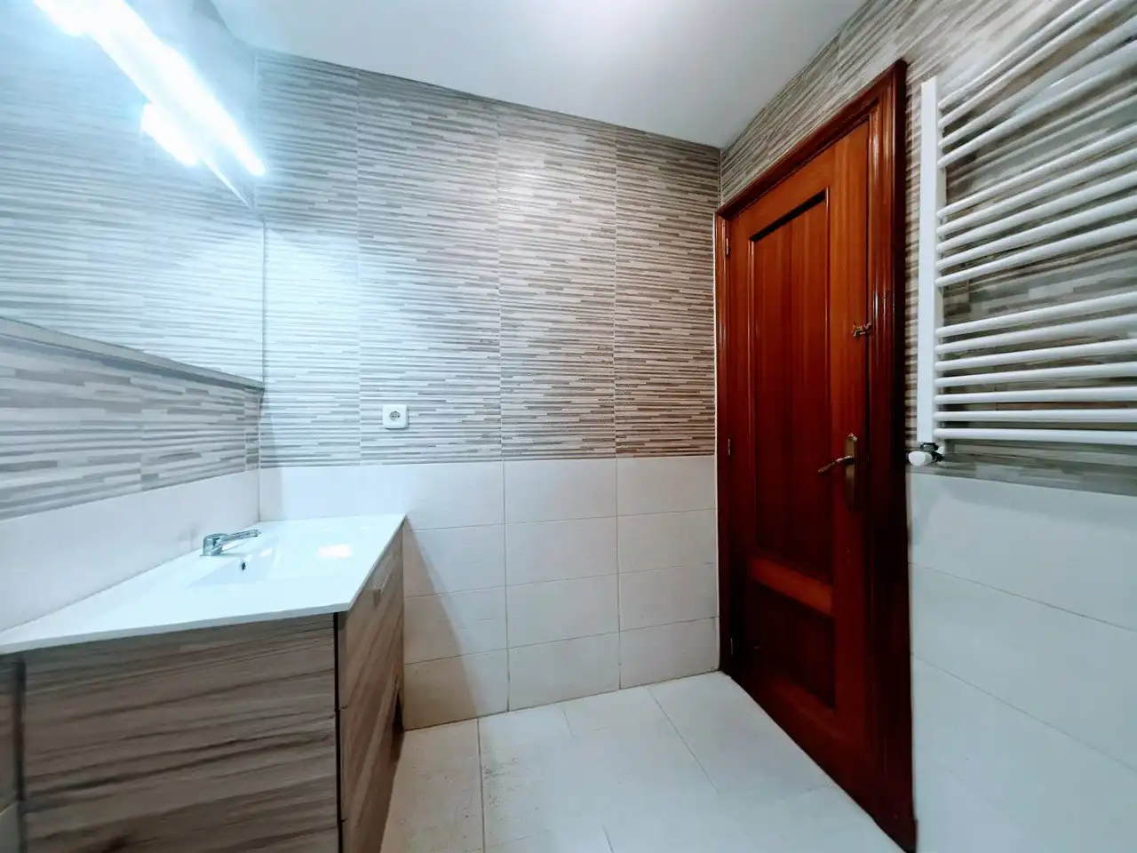Baño de Piso de alquiler en Madrid con Aire acondicionado, Calefacción y Parquet