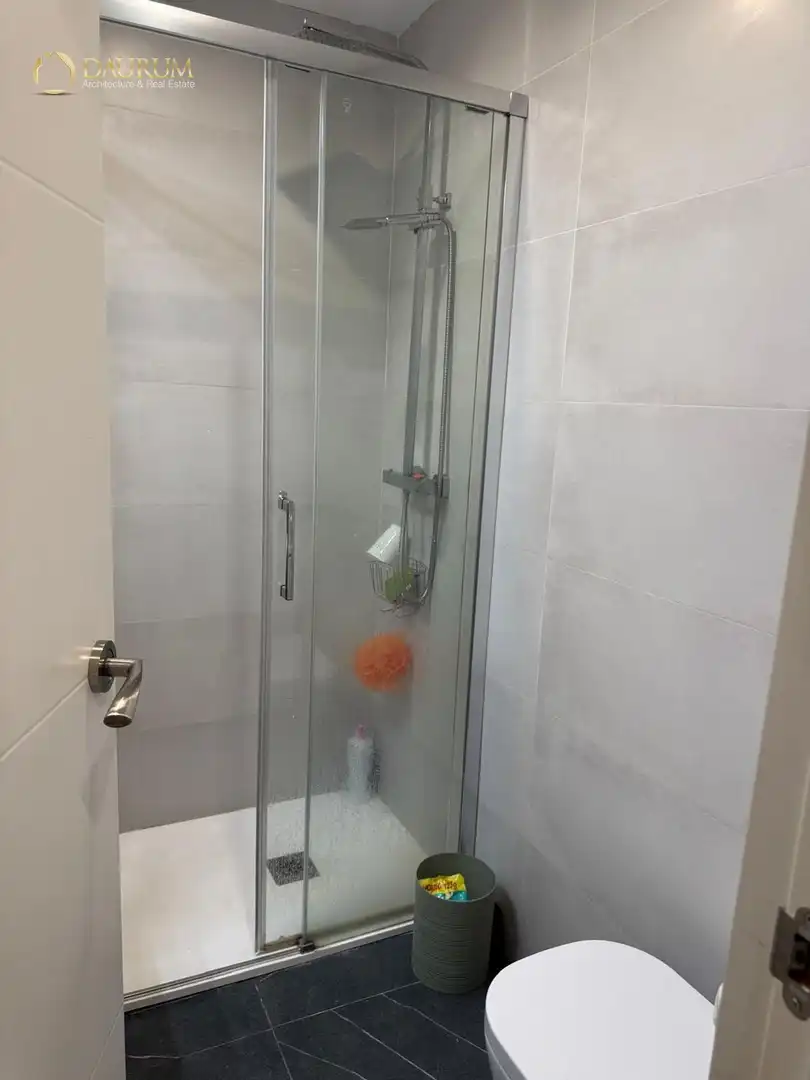 Baño de Casa adosada en venta en Pozuelo de Alarcón con Aire acondicionado, Calefacción y Jardín privado