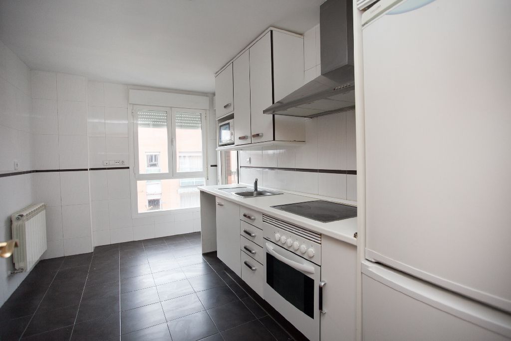 Cocina de Piso en venta en  Madrid Capital con Calefacción