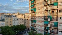 Vista exterior de Àtic en venda en L'Hospitalet de Llobregat amb Aire condicionat i Terrassa