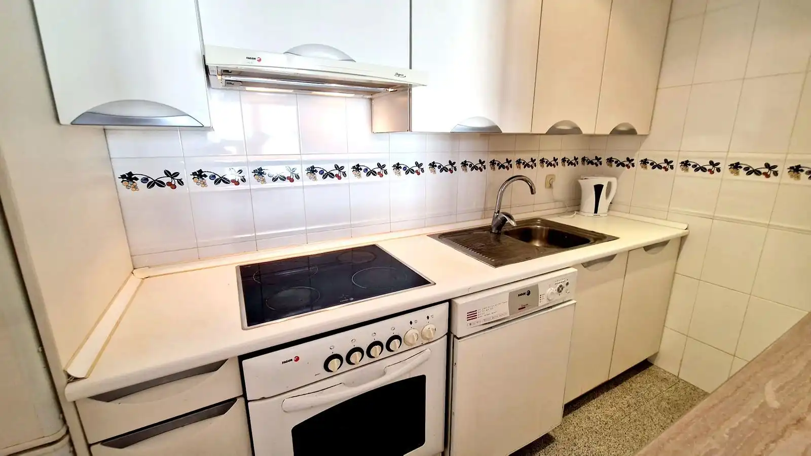 Cuina de Pis en venda en Fuengirola amb Aire condicionat, Terrassa i Moblat