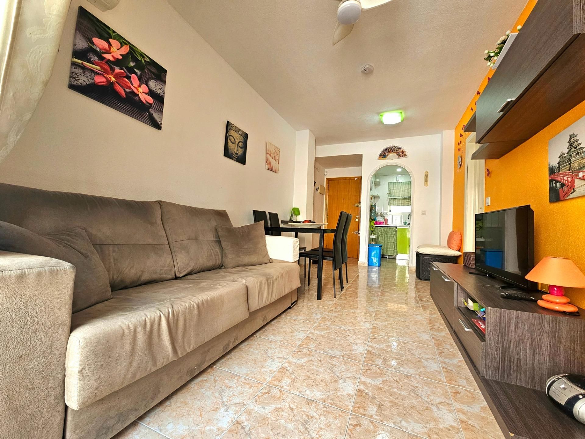 Sala de estar de Apartamento en venta en Torrevieja con Aire acondicionado, Terraza y Piscina comunitaria