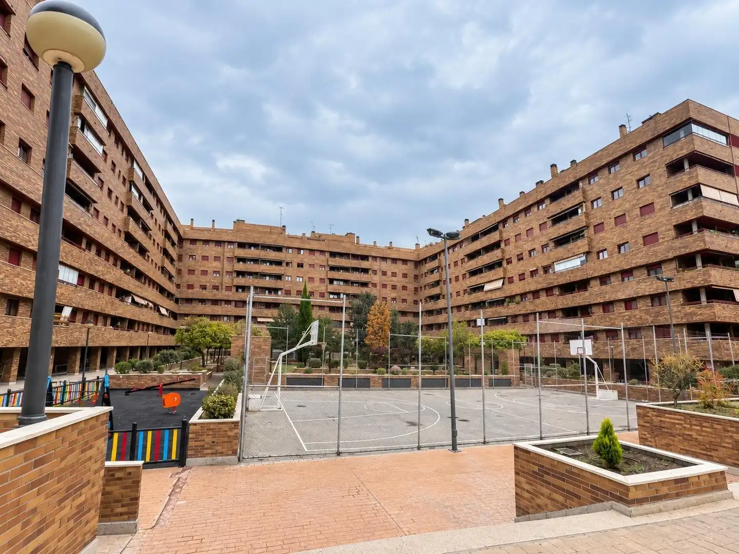 Vista exterior de Pis en venda en El Quiñón  