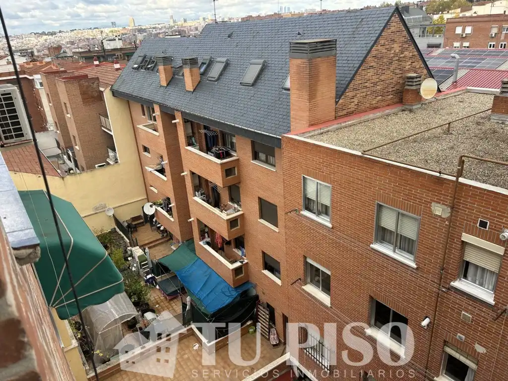 Vista exterior de Piso en venta en Madrid con Aire acondicionado