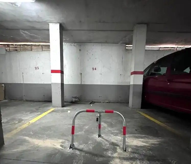 Aparcament en venda a Calle Hernán Cortés 236