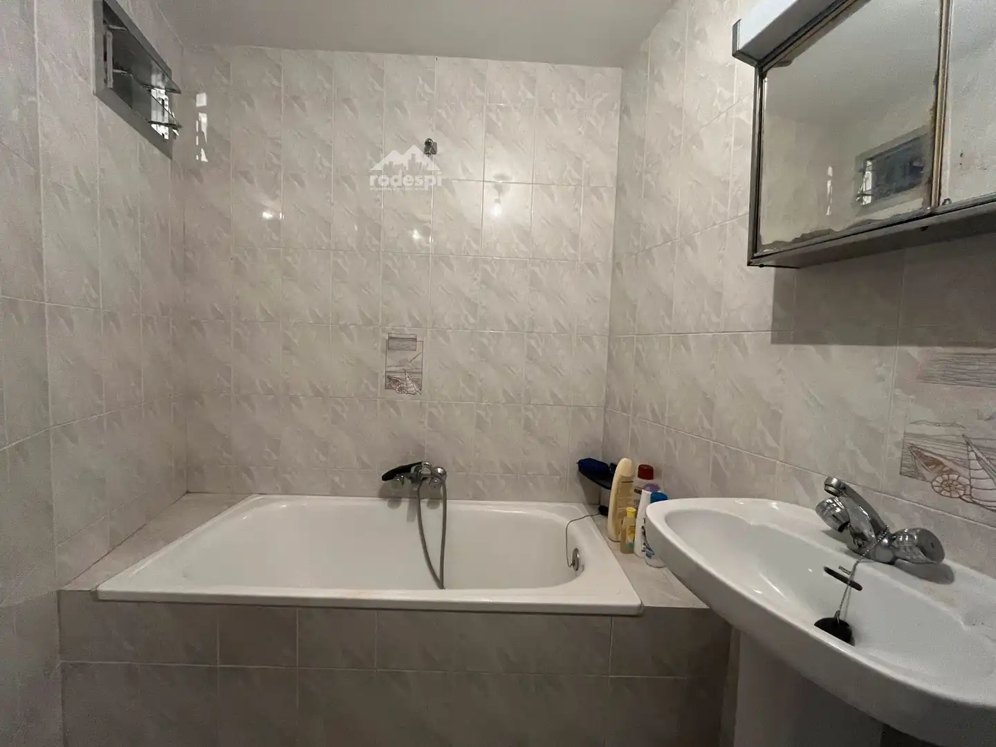 Badezimmer von Einfamilien-Reihenhaus zum Verkauf in Carballeda de Avia mit Abstellraum und Möbliert