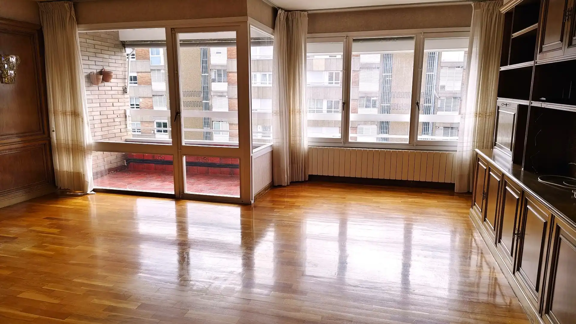 Sala de estar de Piso en venta en Barcelona con Calefacción, Parquet y Horno