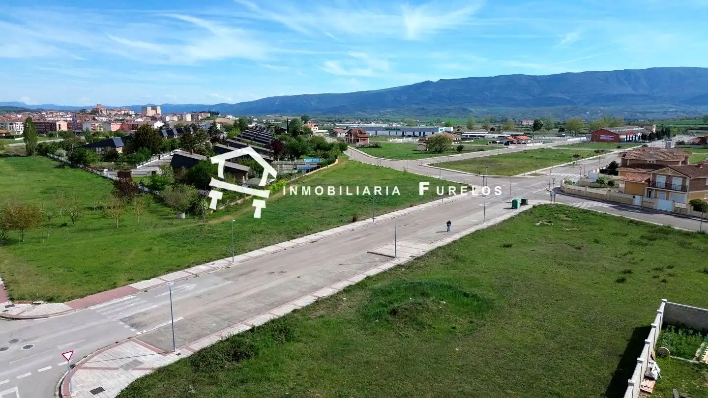 Lands and plots for sale in Avenida Carlos V 53