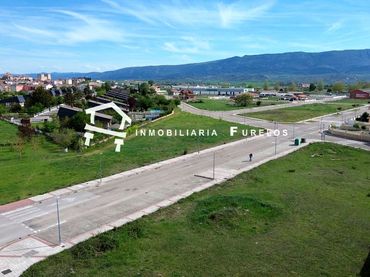 Lands and plots for sale in Avenida Carlos V 53