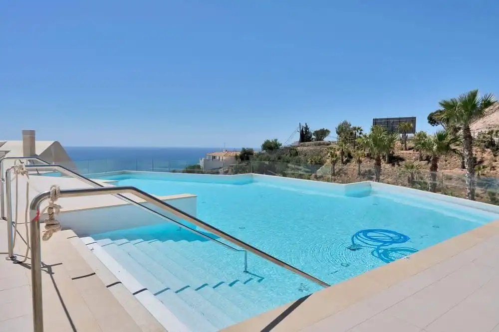 Piscina de Ático en venta en Benalmádena con Jardín privado, Alarma y Piscina comunitaria