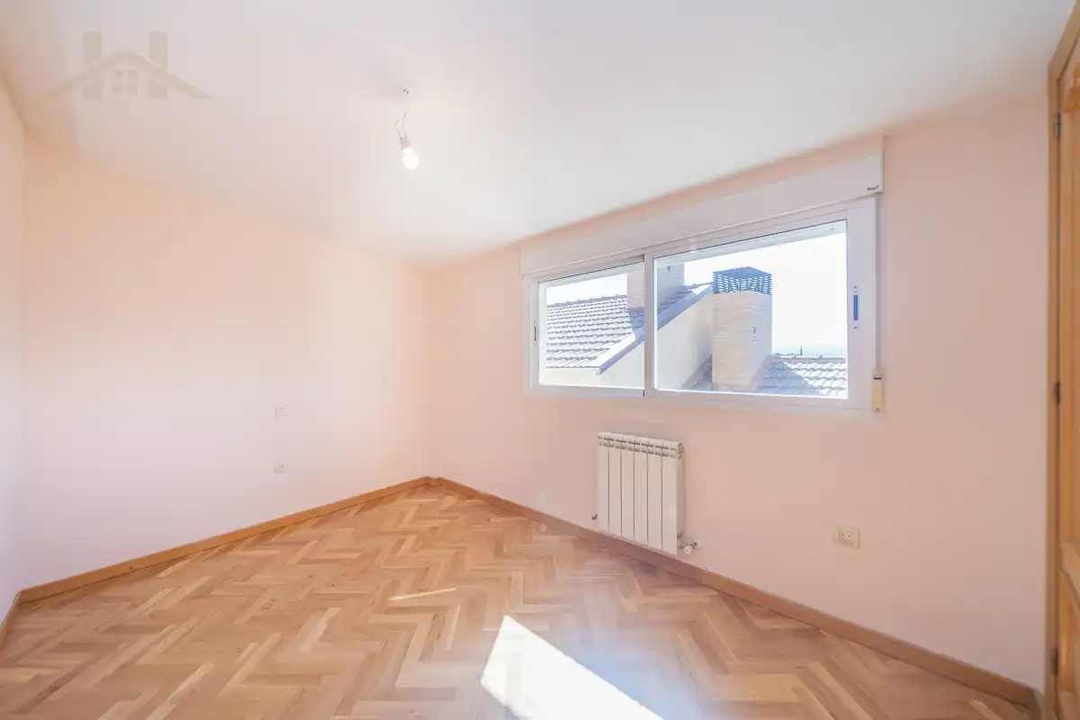 Habitación de Dúplex en venta en Torrelodones con Aire acondicionado, Calefacción y Parquet