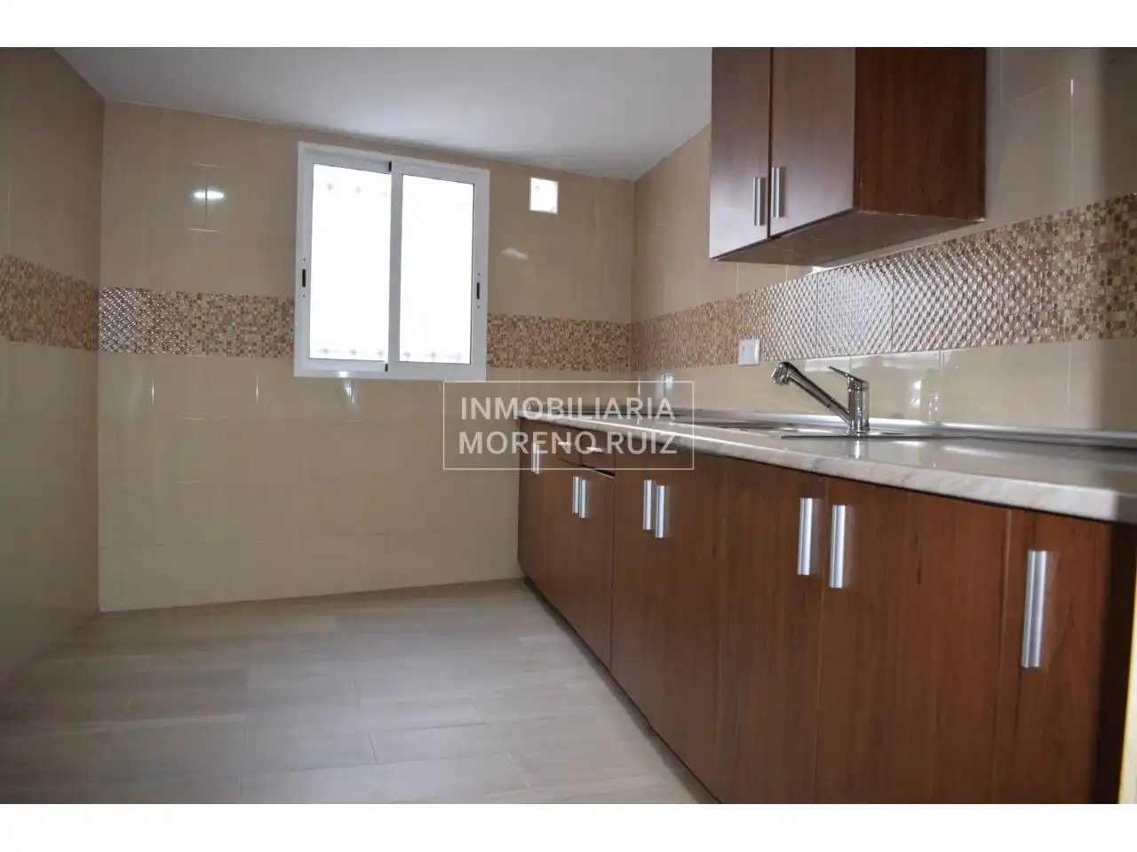 CASA CON PATIO Y COCHERA., Bild 4