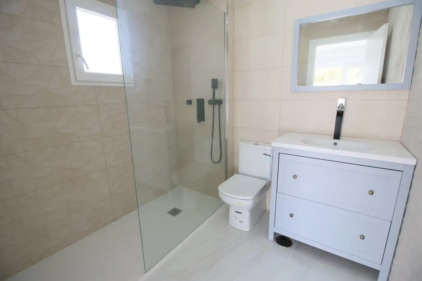 Baño de Casa o chalet en venta en La Nucia con Aire acondicionado, Calefacción y Jardín privado