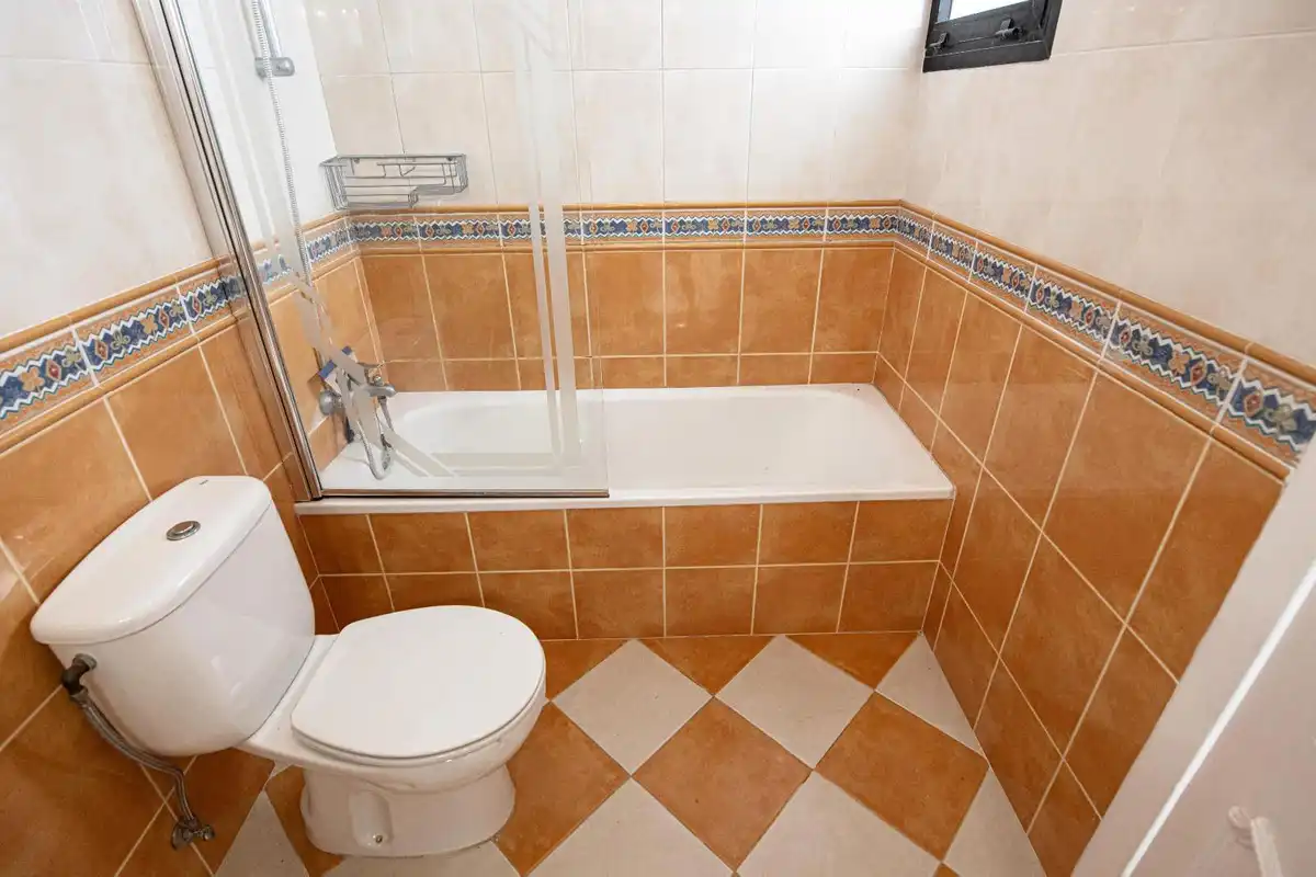 Baño de Casa adosada en venta en Marbella con Terraza y Piscina