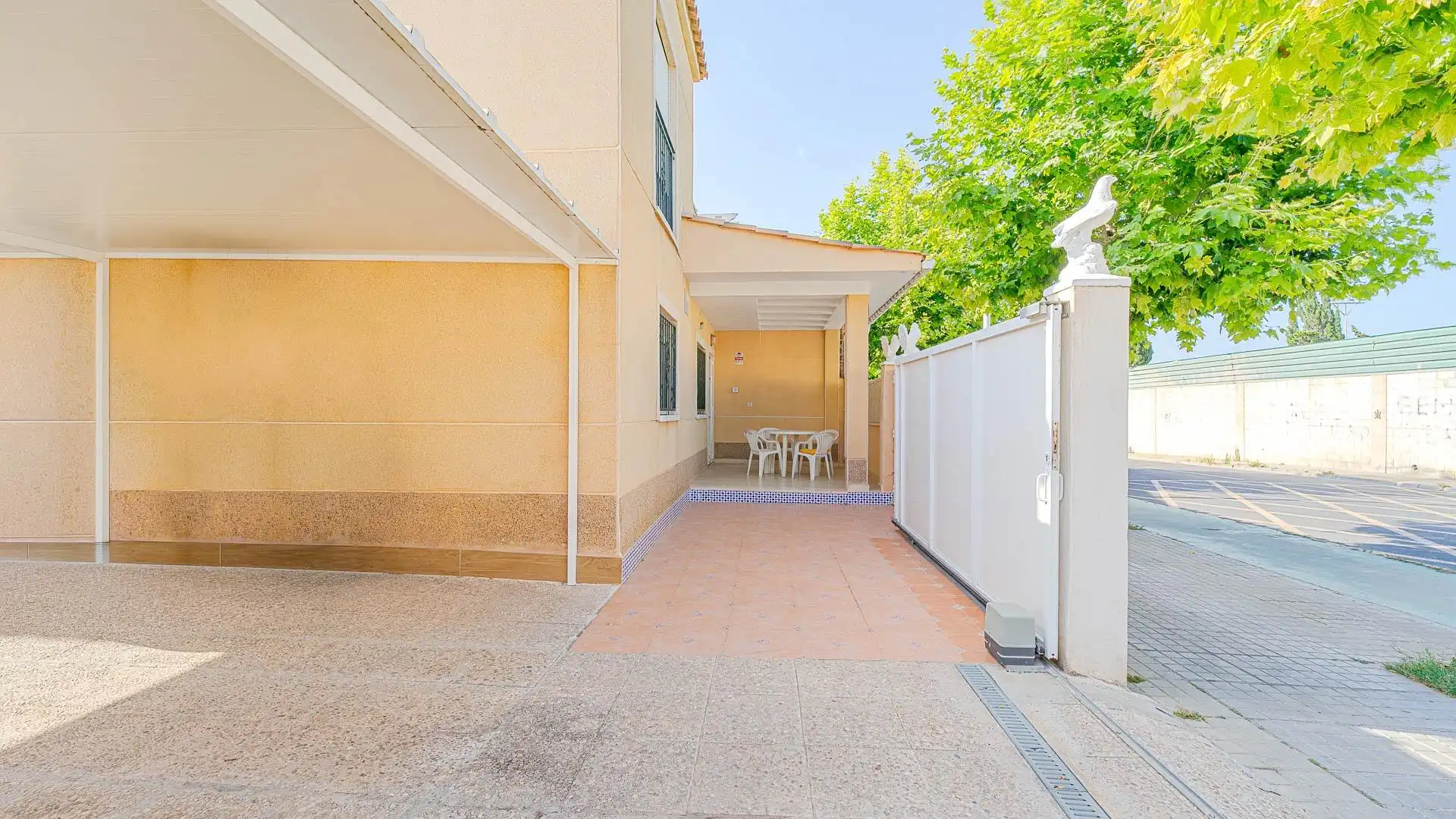 Vista exterior de Dúplex en venta en Torrevieja con Aire acondicionado, Jardín privado y Trastero
