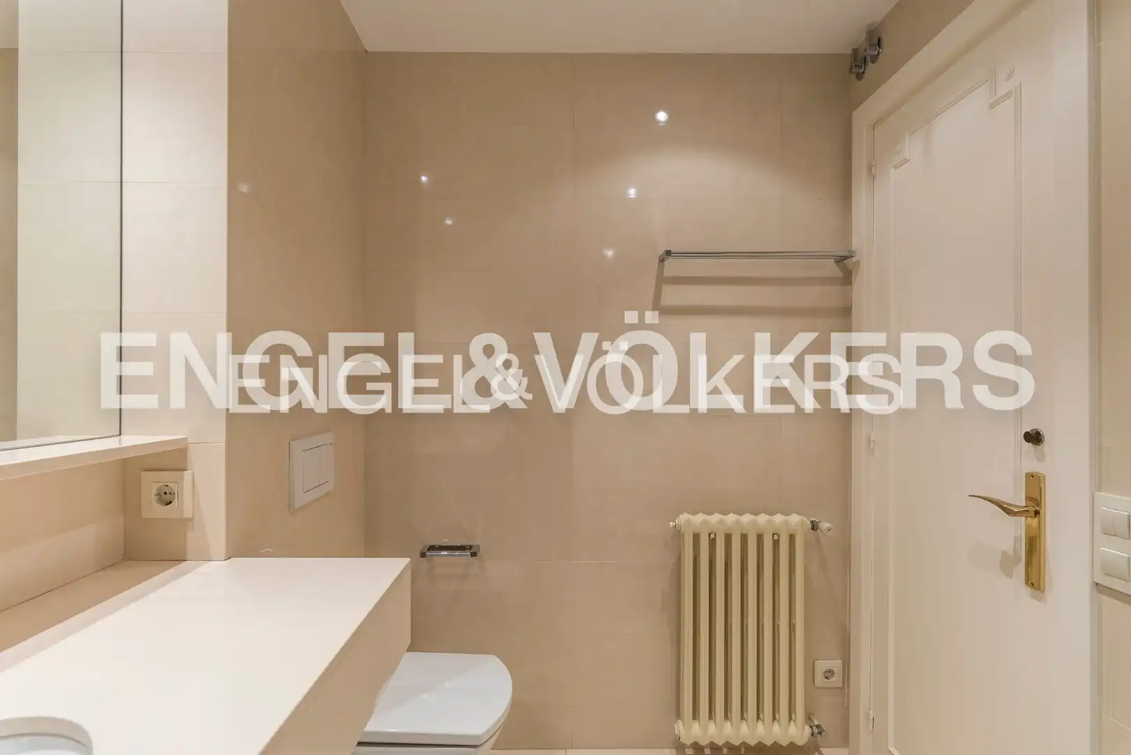 Baño de Piso de alquiler en Madrid con Aire acondicionado, Calefacción y Parquet